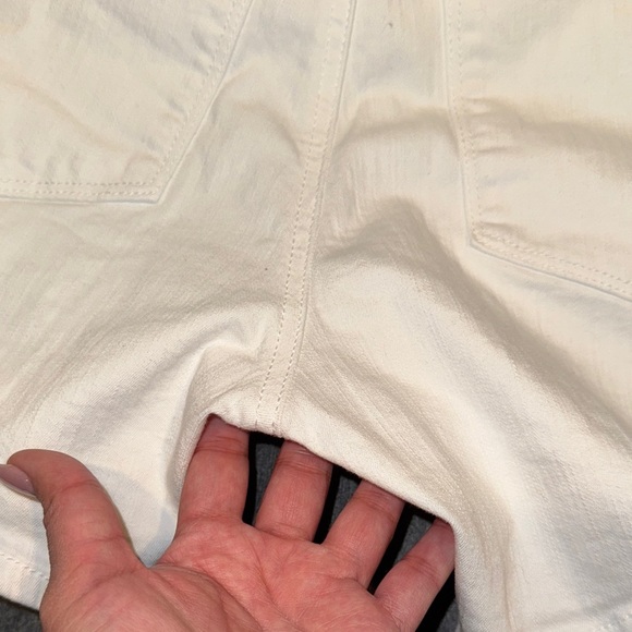Jessica Simpson- White Jean Shorts size 8 - Picture 7 of 13